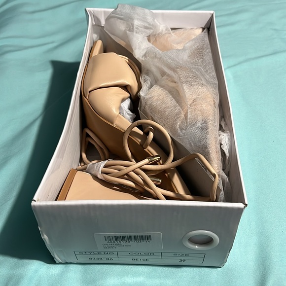 Twist Front Strappy Block Heels - Picture 4 of 4